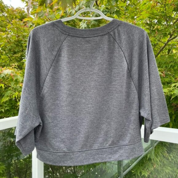 cropped grey raglan shirt - Picture 2 of 3